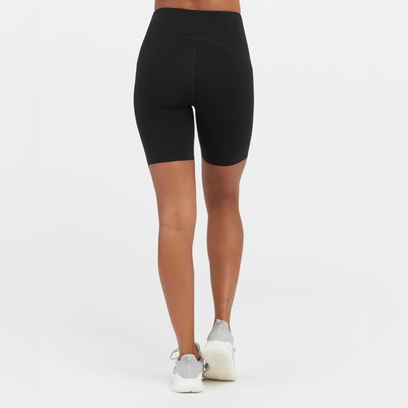 🆕 SPANX Booty Boost Active / Bike Short 🖤 - Picture 1 of 9